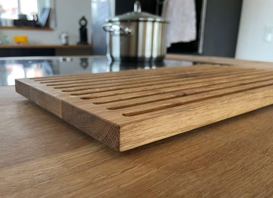 Exklusives Brotschneidebrett aus Eichenholz