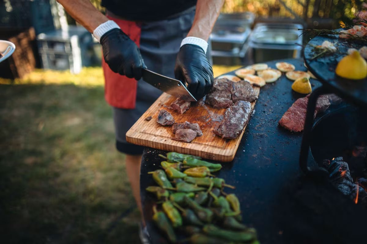 BBQ Schneidebrett aus Holz: Welches Schneidebrett eignet sich wirklich fürs Grillen? - naturecrafts