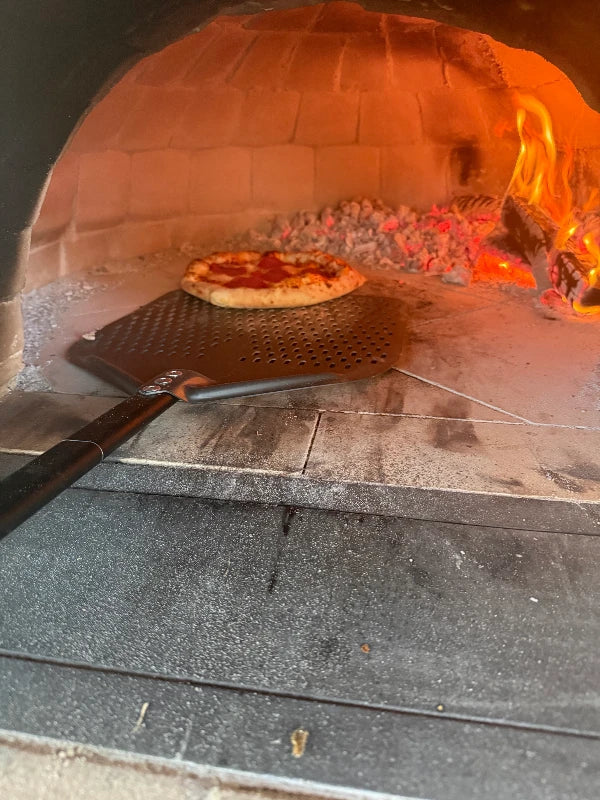Pizzaschieber aus Holz oder Metall? Unser Praxistest