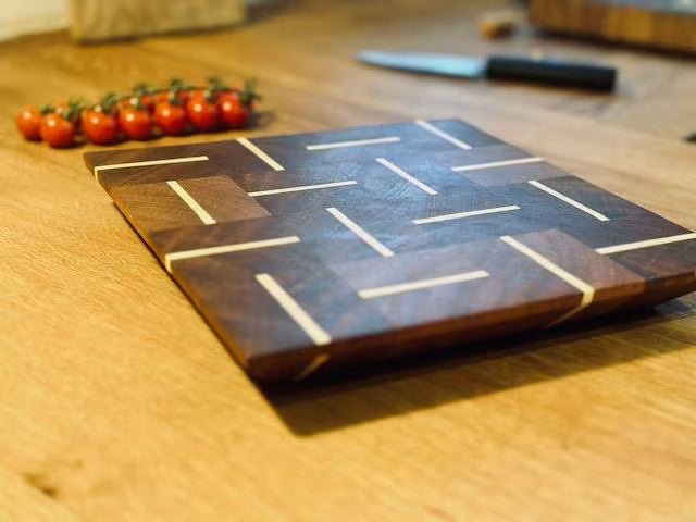 Exklusives Stirnholz Schneidebrett aus Mahagoni &amp; Ahorn