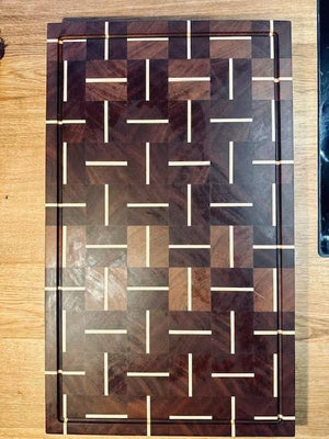 Stirnholzschneidebrett aus Mahagoni von oben